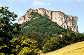 Nelle terre di Matilde - L'imponente monolite chiamato Pietra di Bismantova. 
